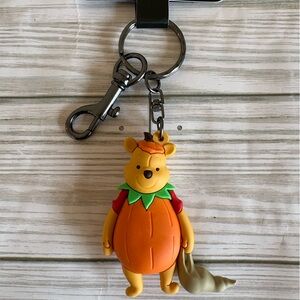FIRM🎃Loungefly Disney Winnie the Pooh Pumpkin Keychain